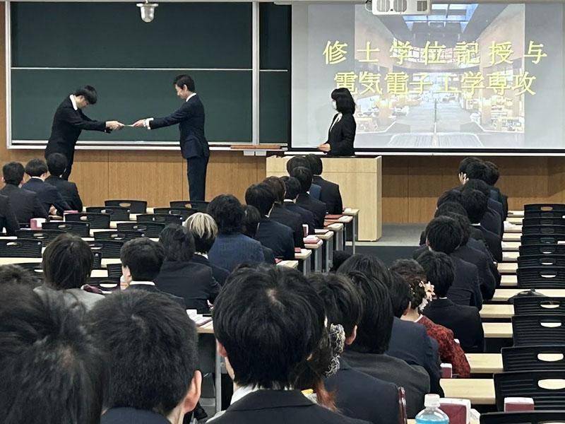 学位記授与式の様子-2