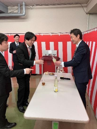 熊谷学科長恒例の振る舞い酒